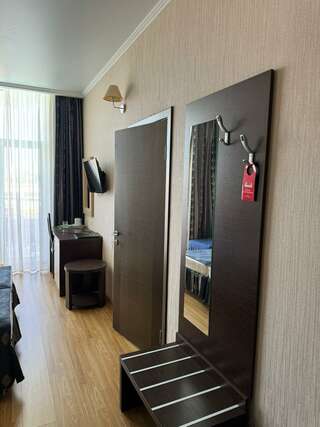 Гостиница Эмеральд Витязево Стандартный двухместный номер с 1 кроватью или 2 отдельными кроватями и балконом-6