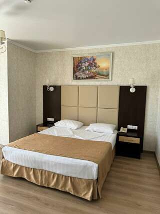 Гостиница Эмеральд Витязево Улучшенный люкс-1