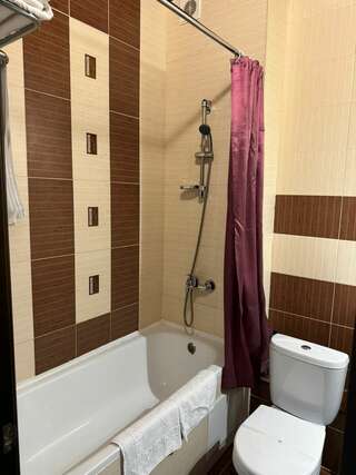 Гостиница Эмеральд Витязево Стандартный двухместный номер с 1 кроватью или 2 отдельными кроватями и балконом-7