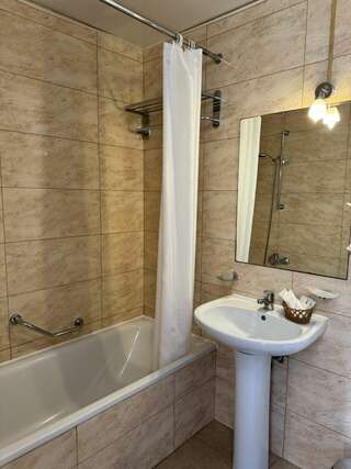 Гостиница Эмеральд Витязево Улучшенный люкс-11