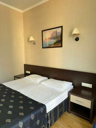 Гостиница Эмеральд Витязево Стандартный двухместный номер с 1 кроватью или 2 отдельными кроватями и балконом-4