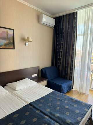 Гостиница Эмеральд Витязево Стандартный двухместный номер с 1 кроватью или 2 отдельными кроватями и балконом-3