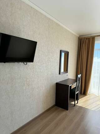 Гостиница Эмеральд Витязево Улучшенный люкс-2